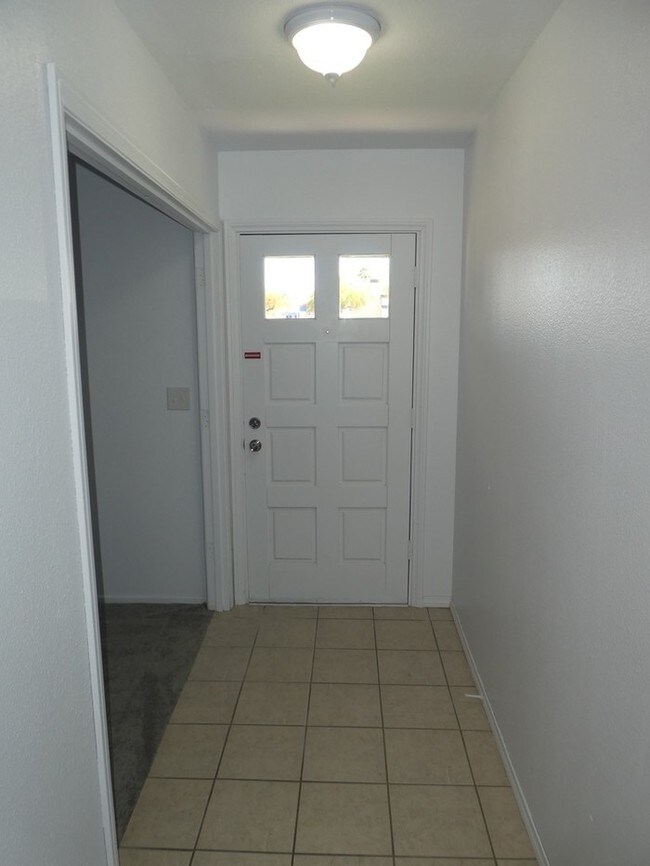 Building Photo - 330 W Juniper Ave