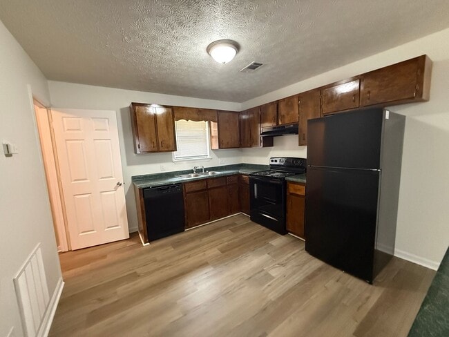 Building Photo - 1030/1032 Cantrell Ln