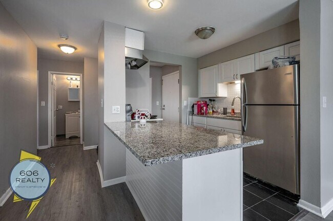 Foto del edificio - 2310 N Harlem Ave