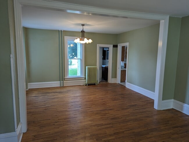 Building Photo - 202 W Cherokee Ave