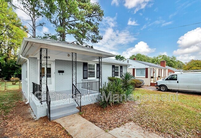 Foto del edificio - 1419 Herrin Ave