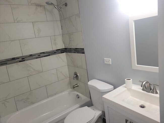 Foto del edificio - 22005 Balmoral Dr