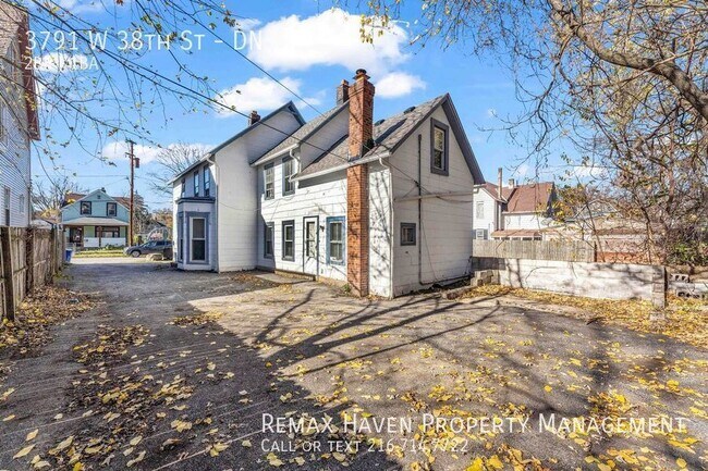 Foto del edificio - 3791 W 38th DN, Cleveland- Spacious 2 bedr...
