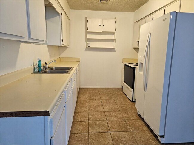 Building Photo - 912 Turtle Creek Dr