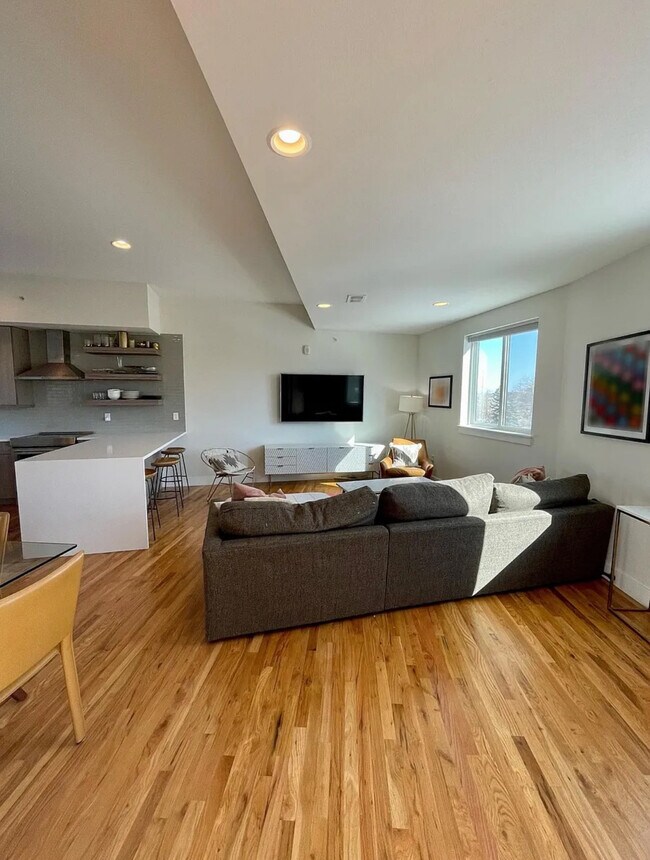Sala de estar - 2530 28th St