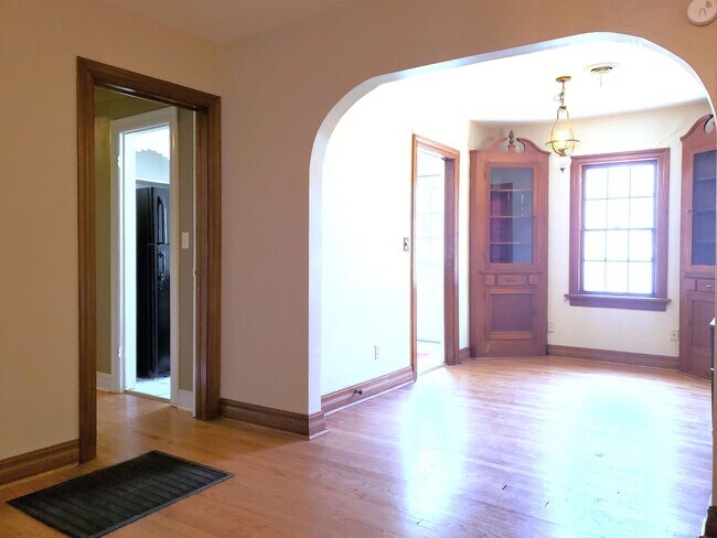 Building Photo - Darling Home in Central OKC!
