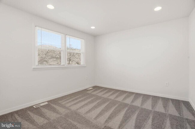 Building Photo - 9518 Blanchard Dr