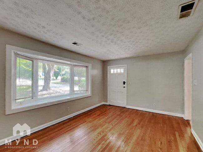 Building Photo - 668 Scott Cir