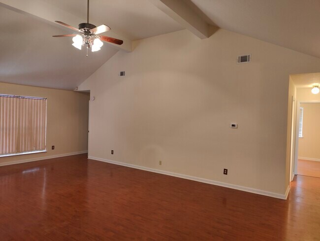 Building Photo - 548 Woodstone Rd