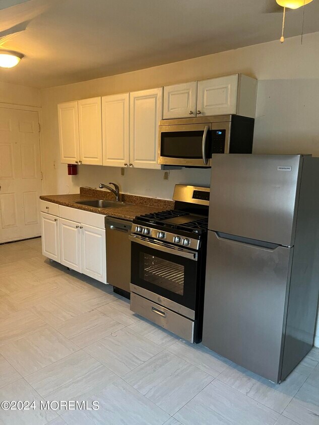 Foto principal - 172 Carr Ave