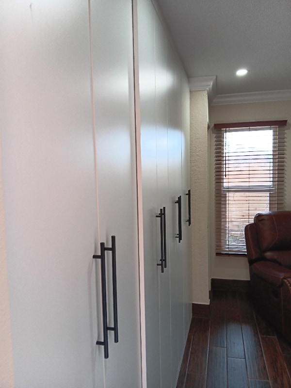 Building Photo - 1257 SE Airoso Blvd