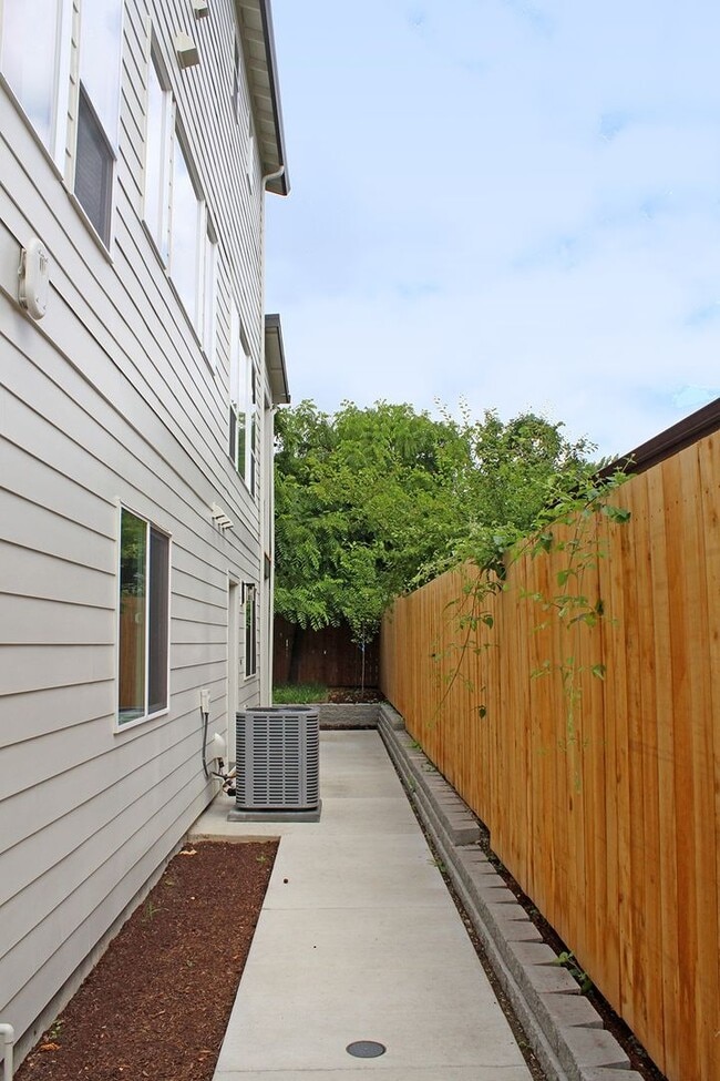 Foto del edificio - 4563-4563 N Borthwick Ave