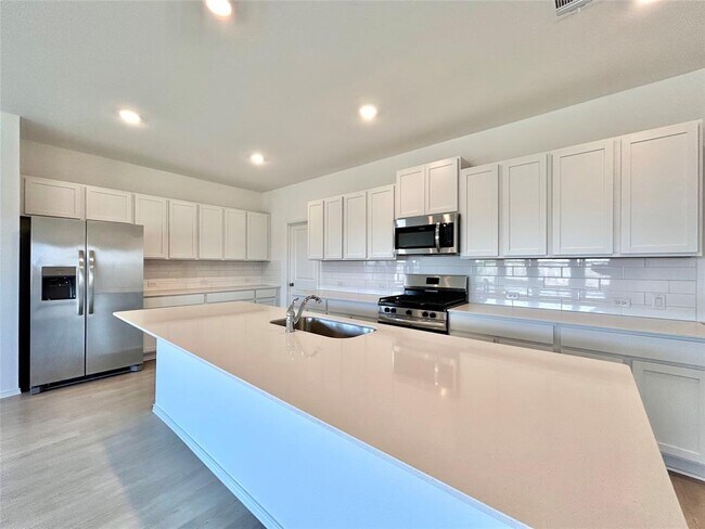 Building Photo - 519 Vantage Dr