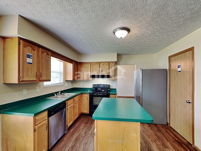 Building Photo - 532 Davidson Drive