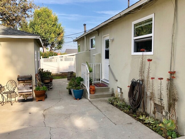 Building Photo - Nice and Quaint Single Family Home in Walteria