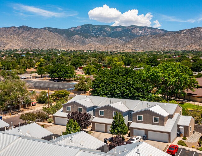 Foto del edificio - Zia Townhomes