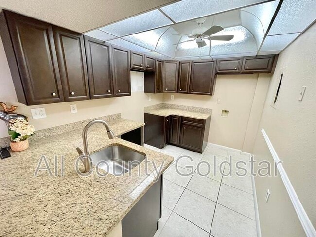 Foto del edificio - 21405 Olean Blvd