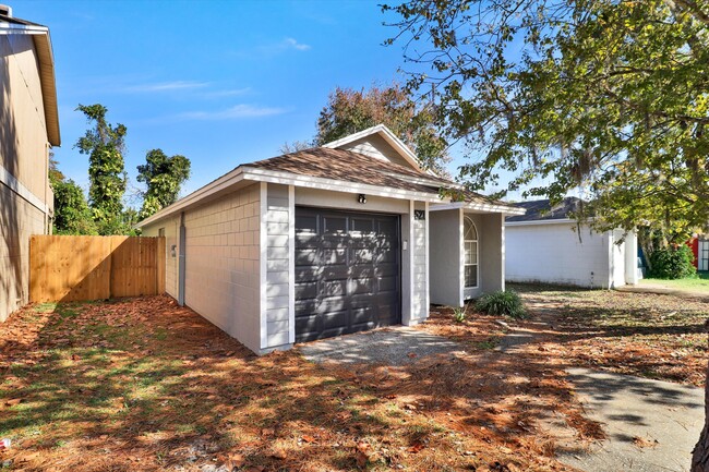 Building Photo - 521 Madrigal Ct