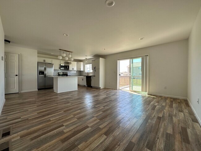 Foto del edificio - 745 Cathy Dr W