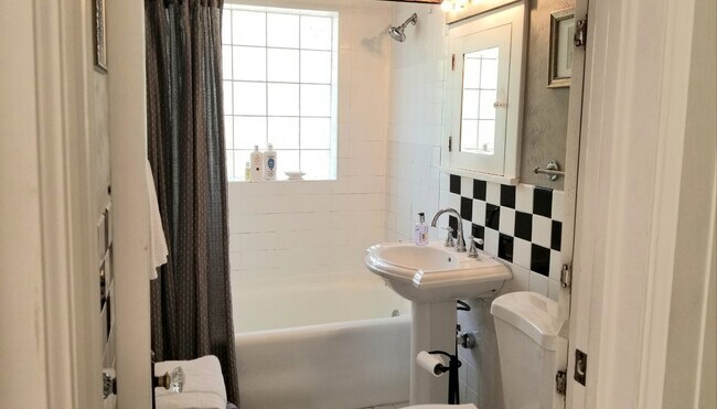 Foto del edificio - 2226 N Edgemere St