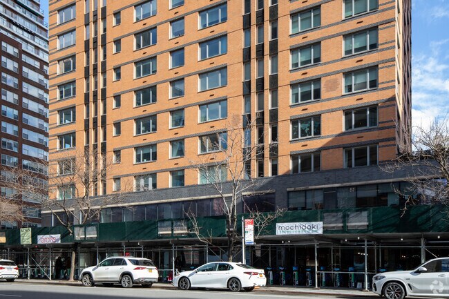 Building Photo - 200 E 62nd St