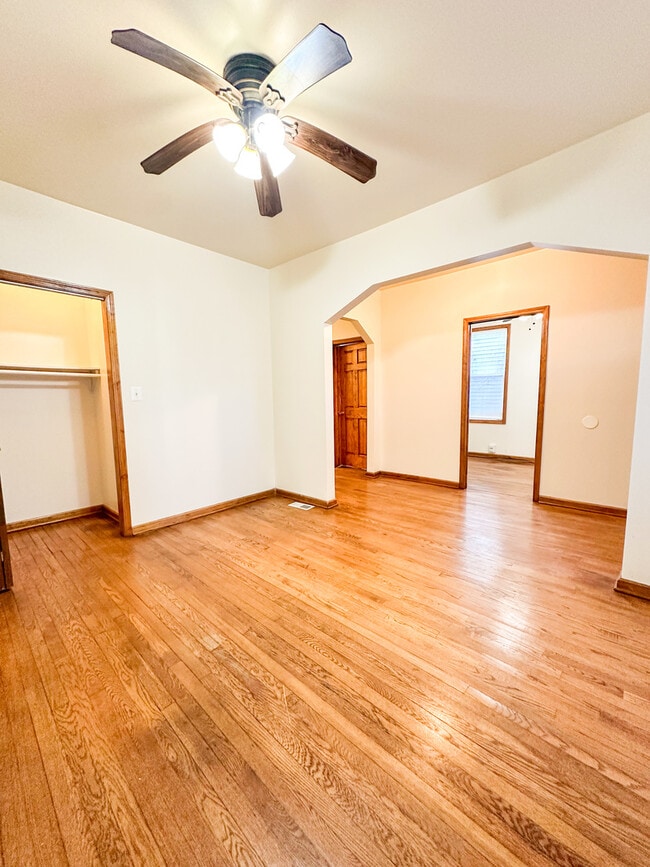 Building Photo - 7532 S Vernon Ave