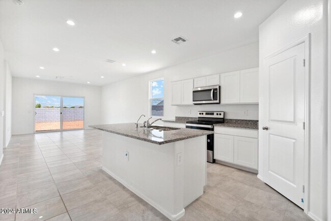 Foto del edificio - 38220 W Cannataro Ln