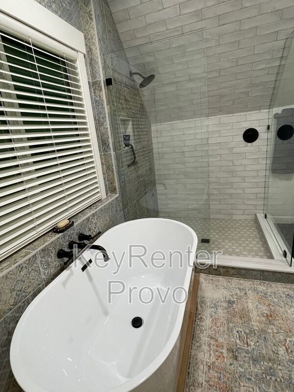 Building Photo - 475 S 800 W