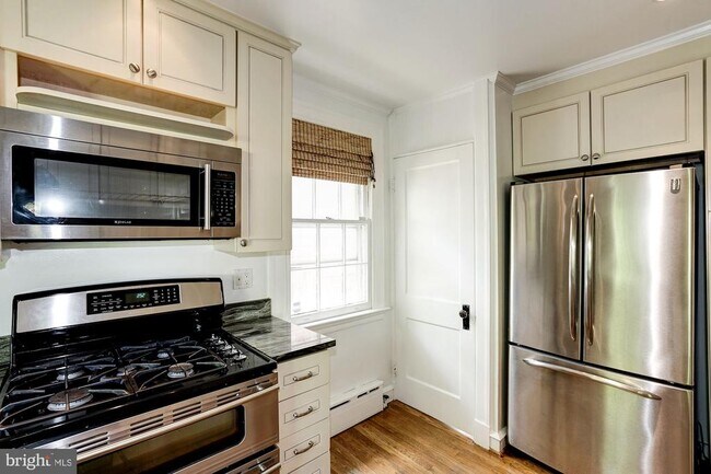 Foto del edificio - 4350 River Rd NW