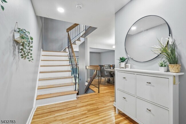 Foto del edificio - 424 Tall Oak Ln