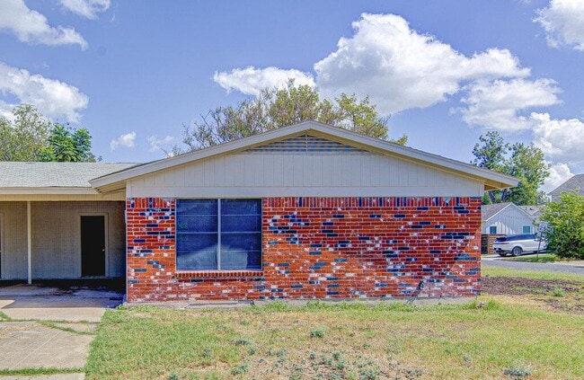 Building Photo - 5006 Brighton Rd