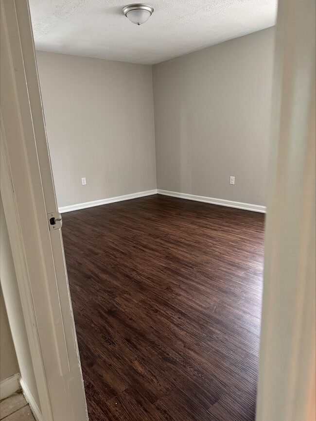 Building Photo - Hampton Avenue Apartments
