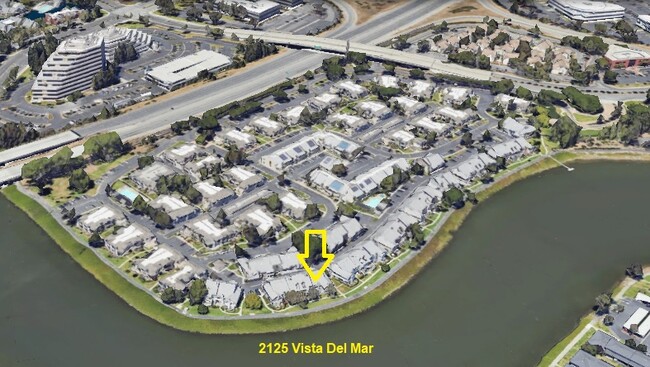 Building Photo - 2125 Vista del Mar