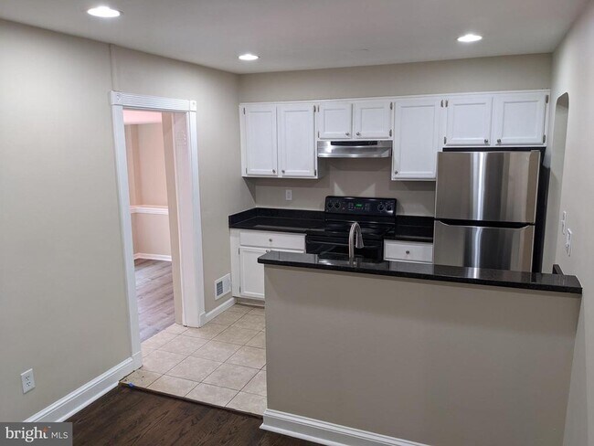 Foto del edificio - 5906 Robin Ln