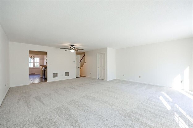 Foto del edificio - 11 Laurelwood Dr