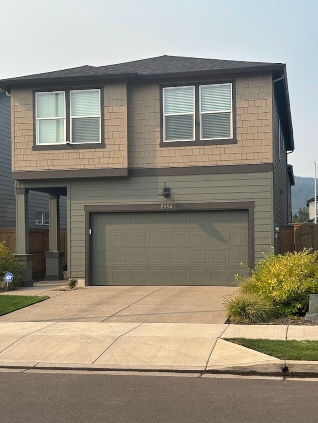 Newer 4 bedroom 2.5 bathroom house! AVAILA... - Newer 4 bedroom 2.5 bathroom house! AVAILA...