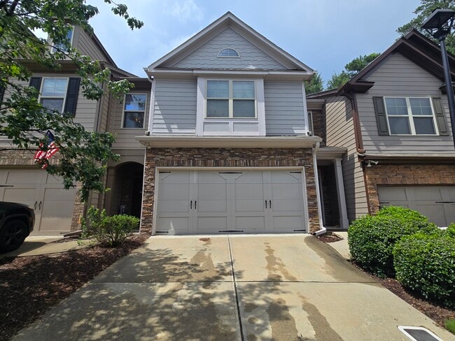 Building Photo - 2470 Whiteoak Run SE