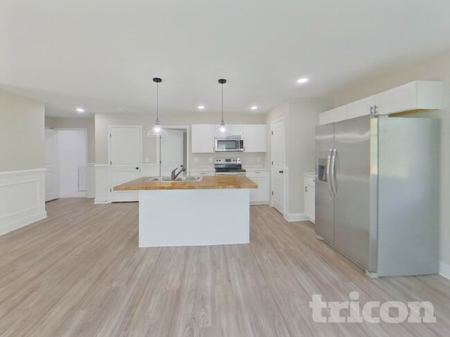 Building Photo - 19 Bloomwood Heights