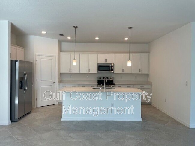 Foto del edificio - 17384 Luminous Ave