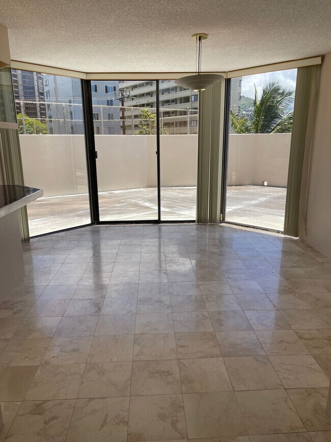 Building Photo - Admiral Thomas - 2 Bdrm/2 Bath/1 Prkg - $4...