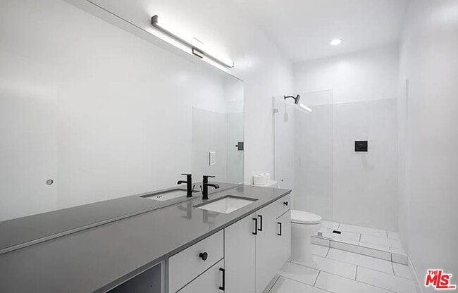 Building Photo - 6044 La Prada St