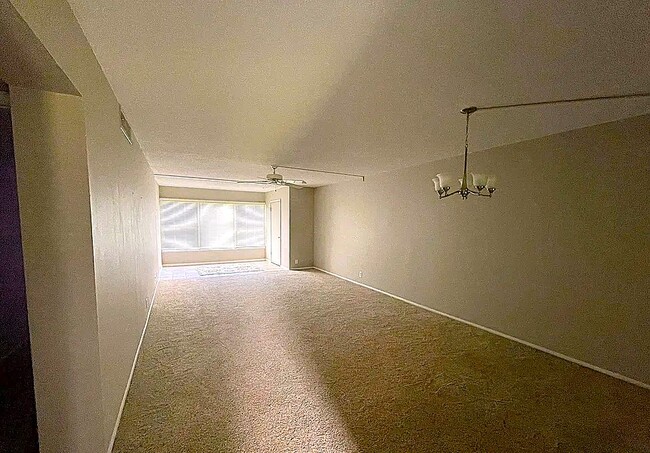 Foto del edificio - 333 N Lake Howard Dr