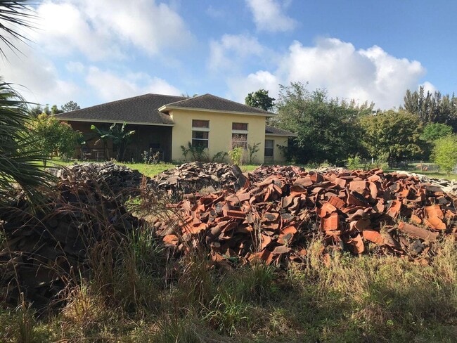 Building Photo - 17837 32nd Ln N