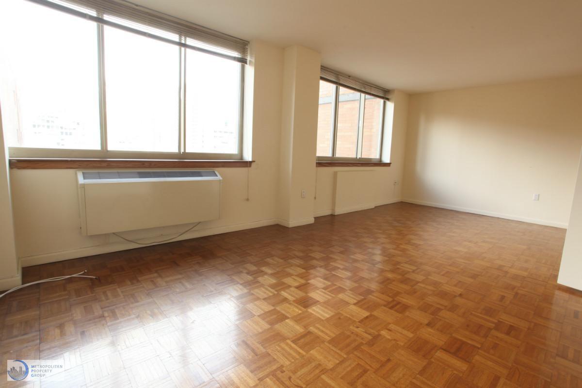 Foto principal - 330 E 29th St