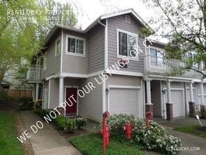 Building Photo - 205 S 51st St