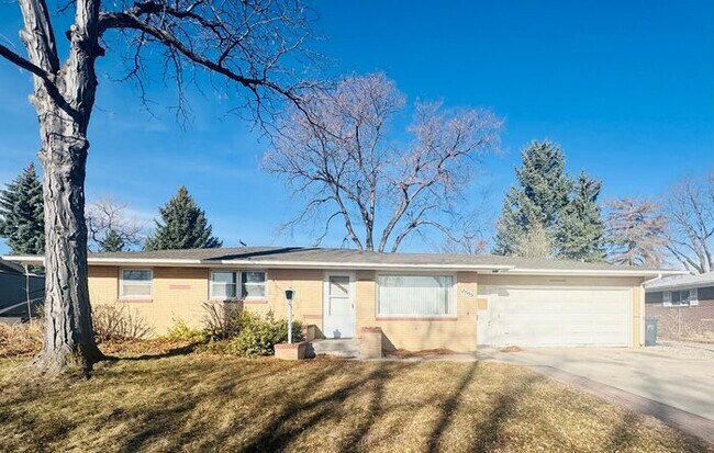 Building Photo - 5 bed 2 bath ranch with finished basement ...