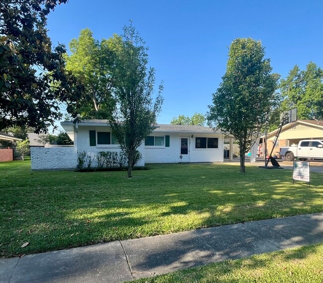 Building Photo - 9760 Judi Ave