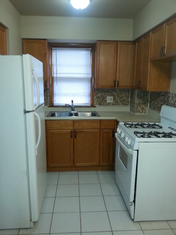 Building Photo - 100 Vana Dr
