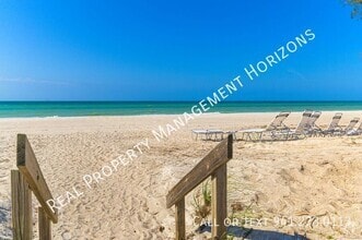 Building Photo - 5135 Gulf of Mexico Dr