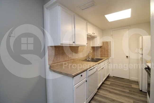 Building Photo - 3332 W Las Palmaritas Dr